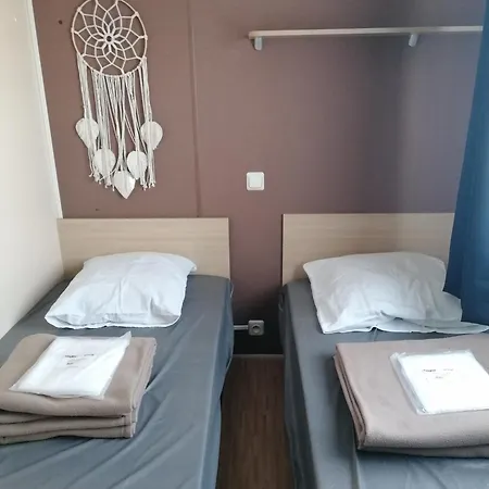 Mobilhome Cosy Spacieux 42m2, Climatise, Tv & Ll, 3 مكان تخييم فيك- لا-غارديول